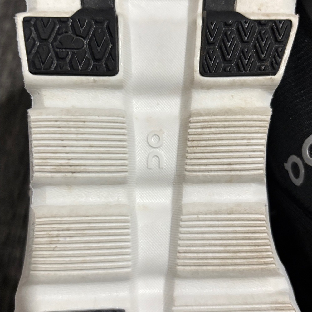 On cloud Cloudrunner 2 Wide 9.5 - image 7